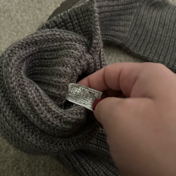 UGG Classic Cardy Knit
Grey (Women's) - Picture 6 of 8